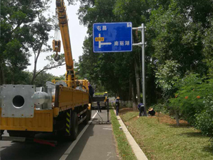 定安南丽湖景观路安装标牌